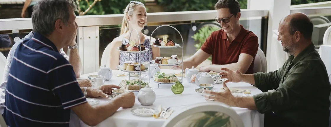 Kensington Gardens guided tour and high tea