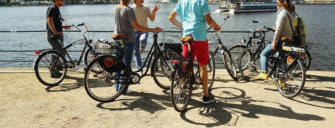 Hamburg sightseeing bike tour in English