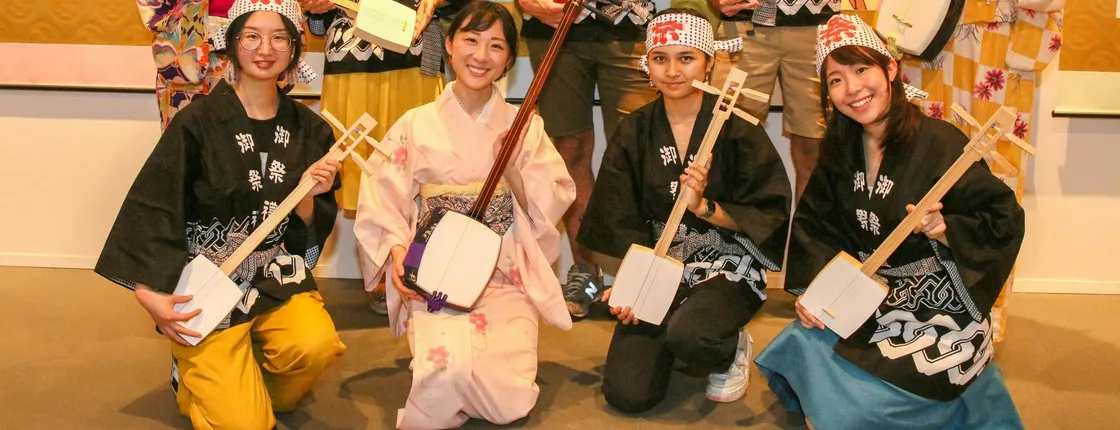 Enjoy Japanese Traditional Instrument Shamisen