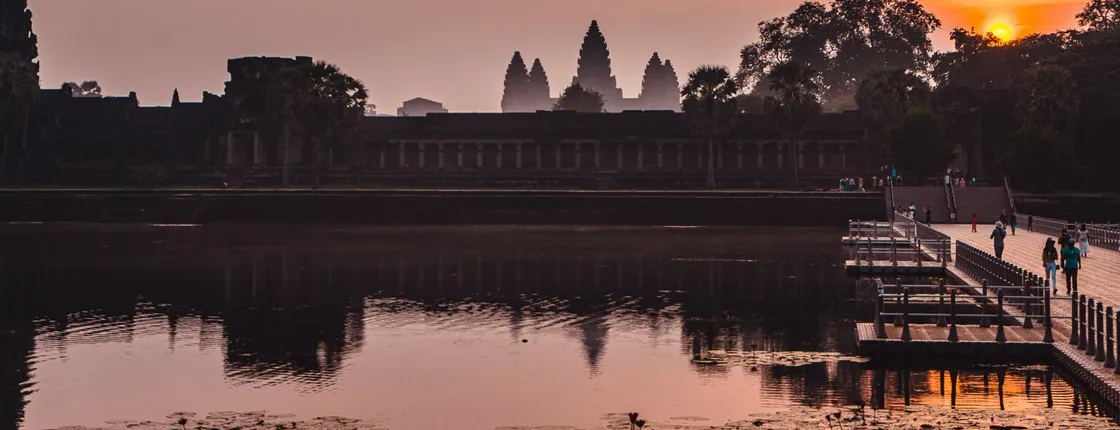 Sunrise at Angkor Wat and Angkor complex discovery by 4x4
