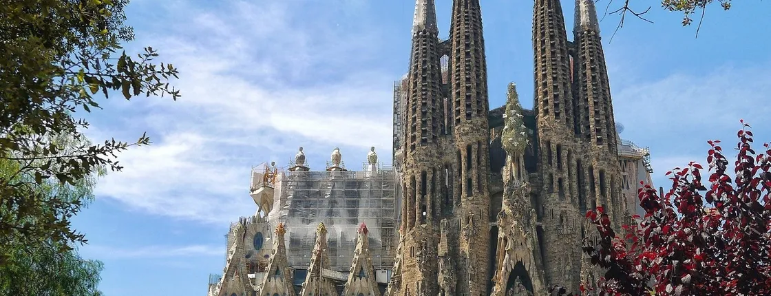 Sagrada Familia fast track ticket guided tour with tower access