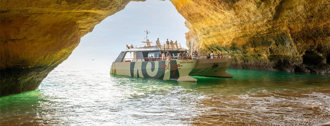 Caves and coastline guided boat trip from Albufeira