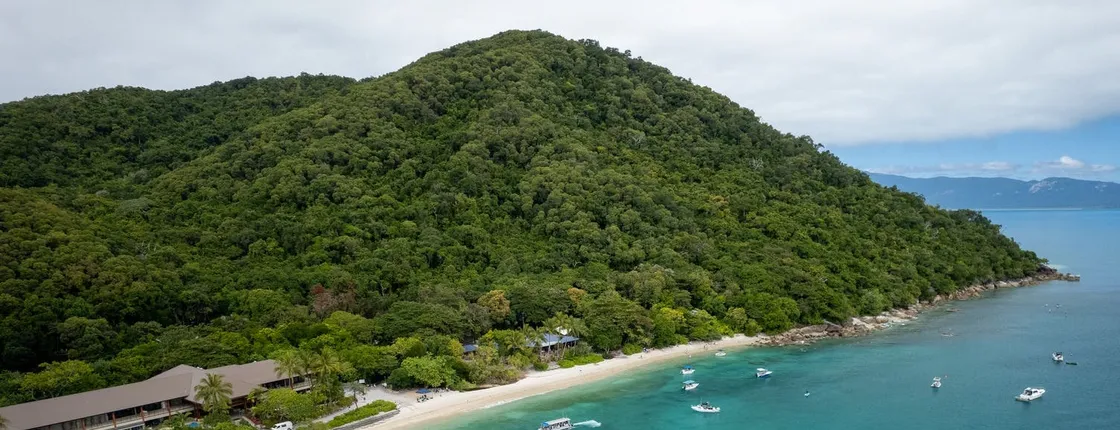 Full-day tour to Fitzroy Island with glass bottom boat and lunch