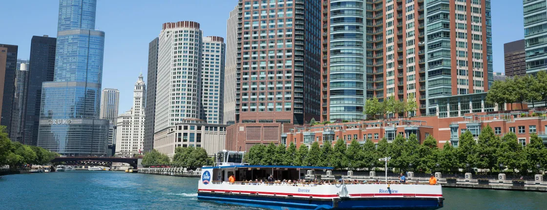Architecture cruise on the Chicago River from Navy Pier