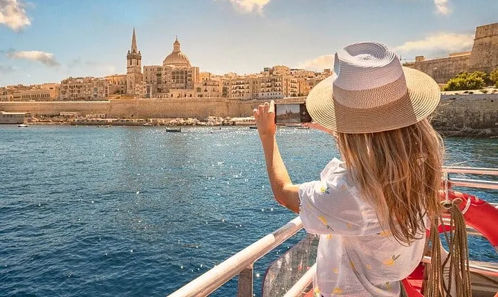 24-hour hop-on hop-off bus and harbour cruise pass