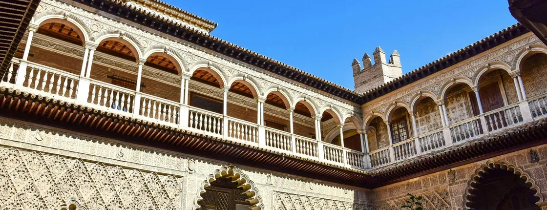 Guided tour of Real Alcázar of Seville, Cathedral and Giralda