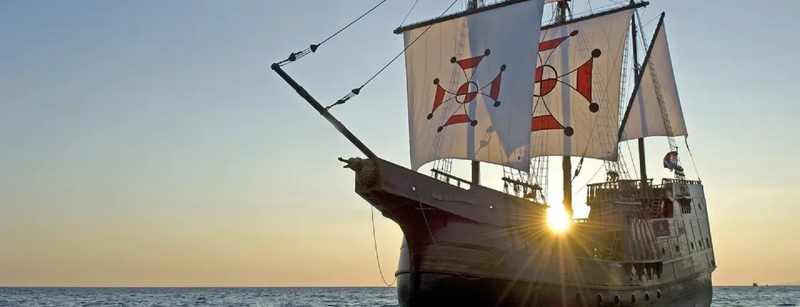 Sunset carrack ship cruise