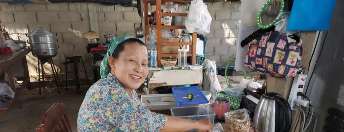 Food tasting with a local family in Phuket
