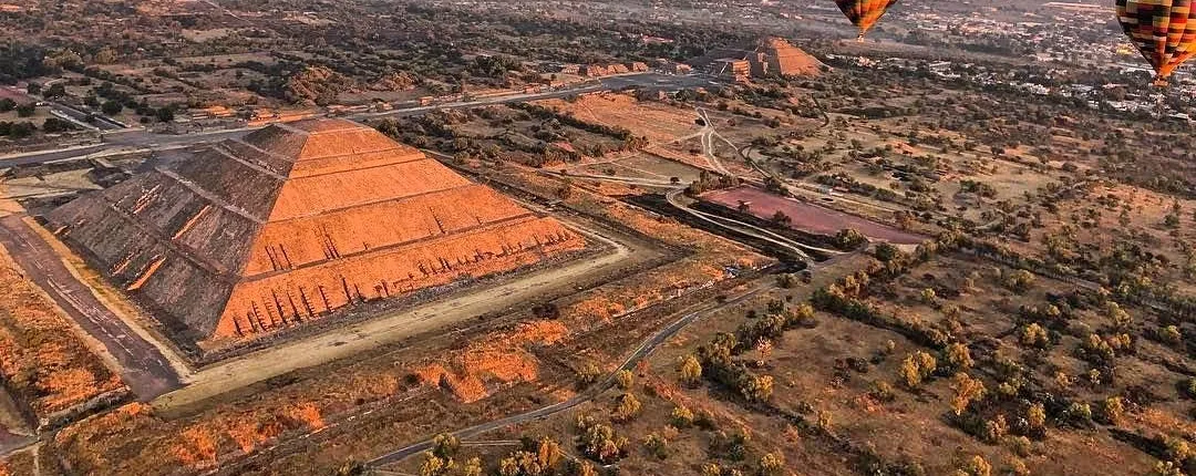 Teotihuacan pyramids guided excursion and hot air balloon ride