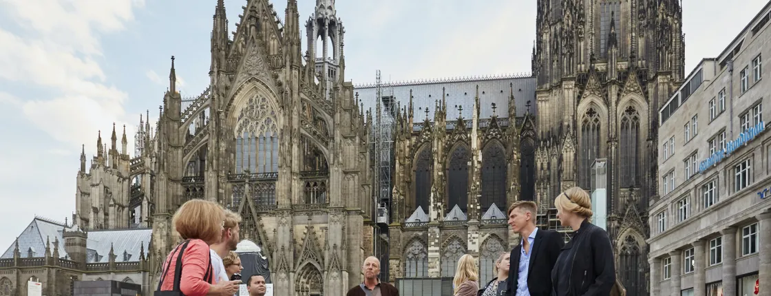 Fun guided tour through the old town of Cologne