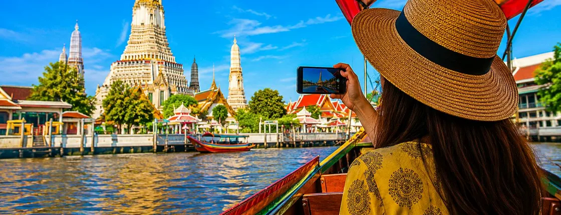 Golden Buddha, temples and canal communities private tour