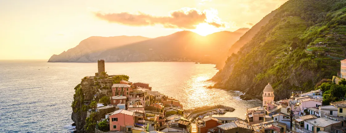 Sunset kayak tour with typical aperitif from Monterosso