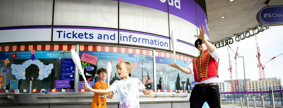 Hop-On Hop-Off Boat Tour with Cable Car Roundtrip for Two in London