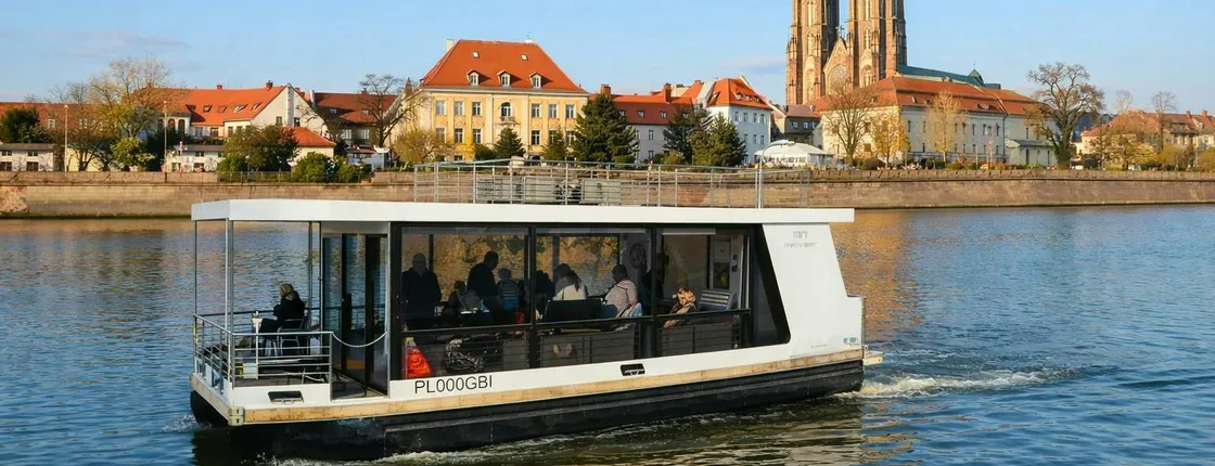 Wrocław catamaran cruise with multilingual audio guide