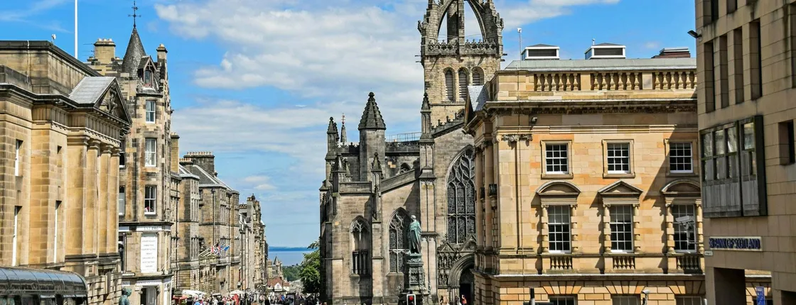 Tour of Edinburgh's most photogenic spots with a local