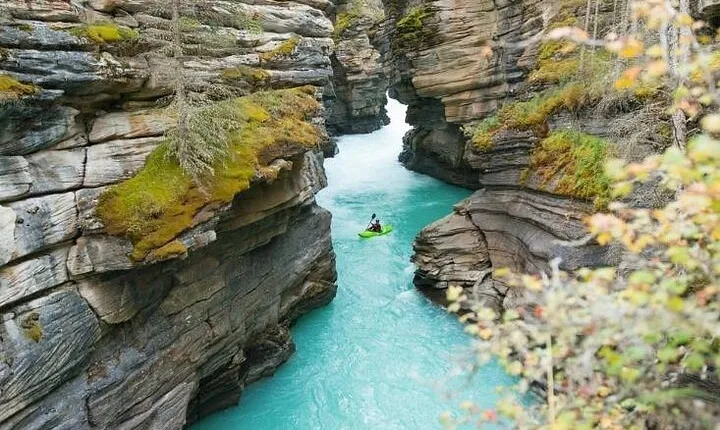 3D- Rocky Mountain Tour Banff & Yoho National Park (Airport transfer)