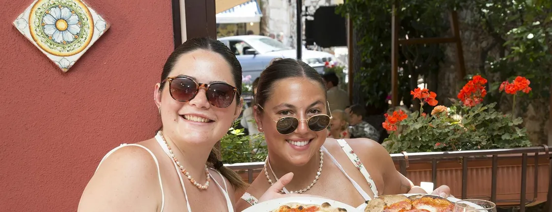 Pizza making in Taormina