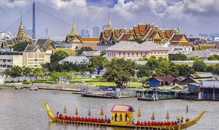 Bangkok: Old Town & Temples Exploration Game