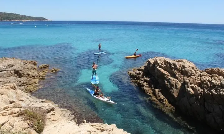 Sea kayaking in the heart of the Ramatuelle Nature Reserve