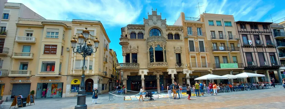 Half-day Reus heritage and shopping tour