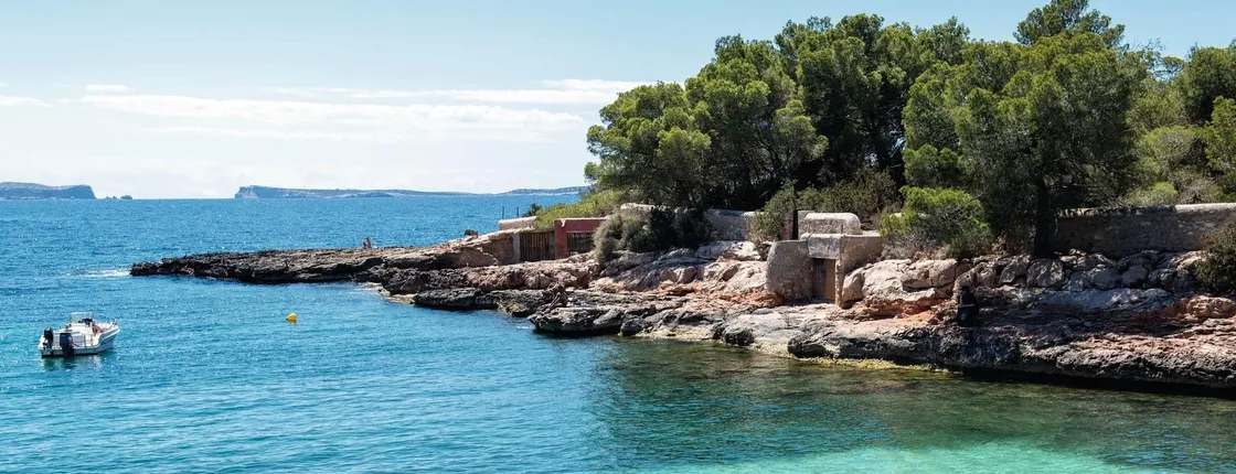 Agia Pelagia Bay Motorboat Cruise