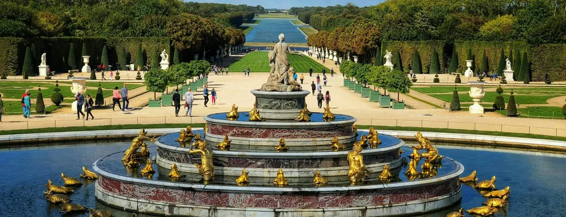 Versailles Palace guided tour with admission and gardens access
