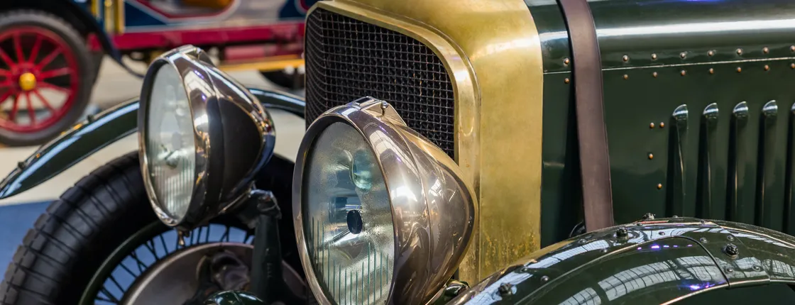 24 or 48-hour hop-on hop-off bus with National Automobile Museum