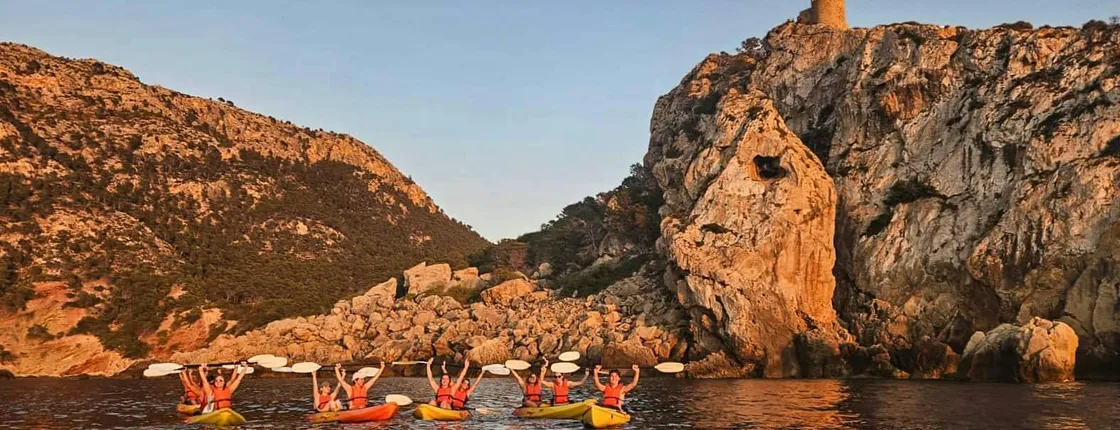 Guided sunset kayaking tour with picnic in Majorca with Keida