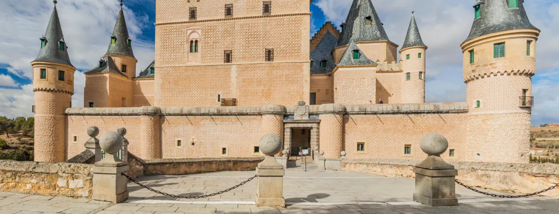 Ávila and Segovia tour with entrance tickets and typical lunch