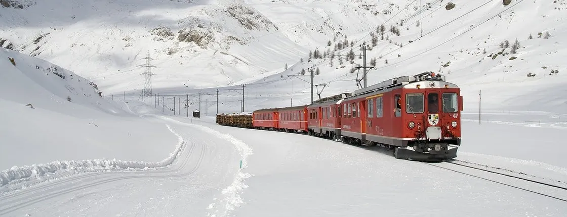 Glacier Express ride from Chur to Andermatt with private pick-up