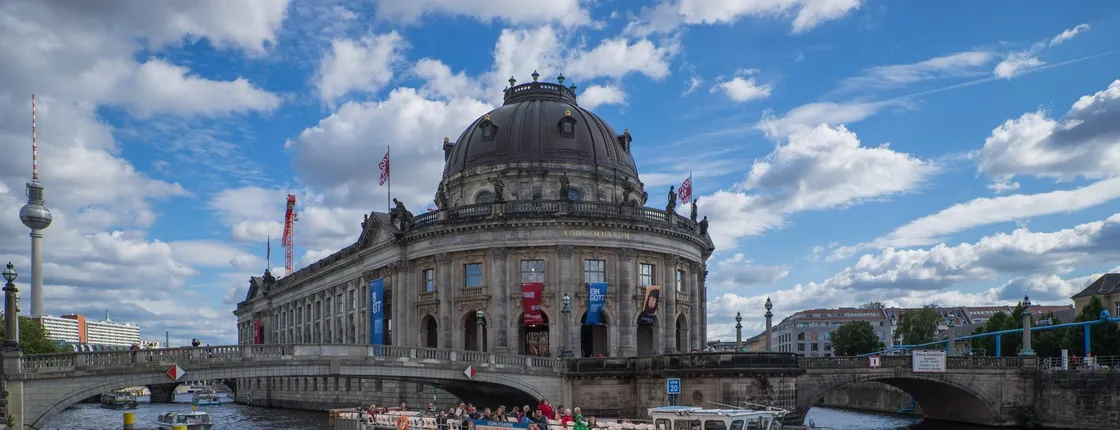 1-hour historical sightseeing cruise in Berlin