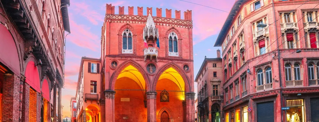 Bologna private walking tour with a local