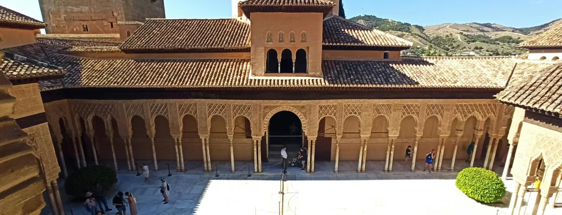 Guided tour of the Alhambra in groups of maximum 8 people