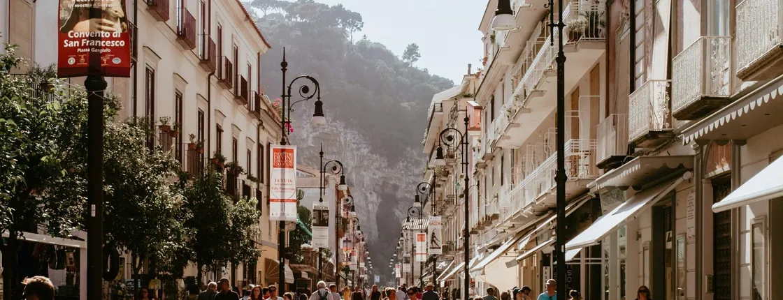 Bus transfer from Rome to Sorrento with a tour leader