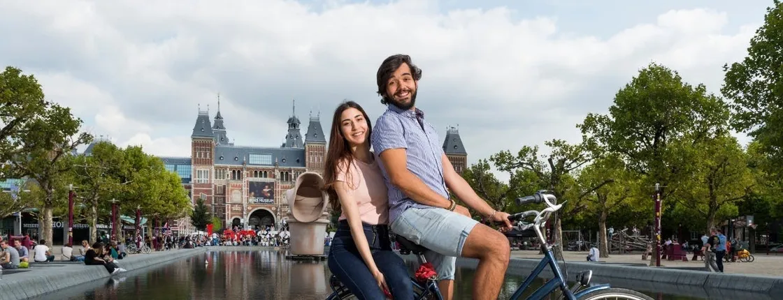 Private bike tour with a local guide in Amsterdam