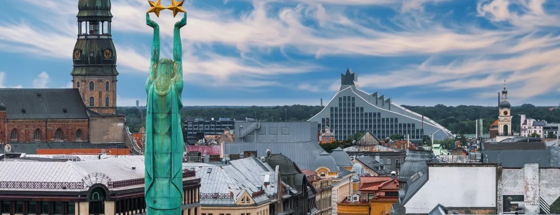 Riga 24 or 48-hour hop-on hop-off sightseeing bus tour