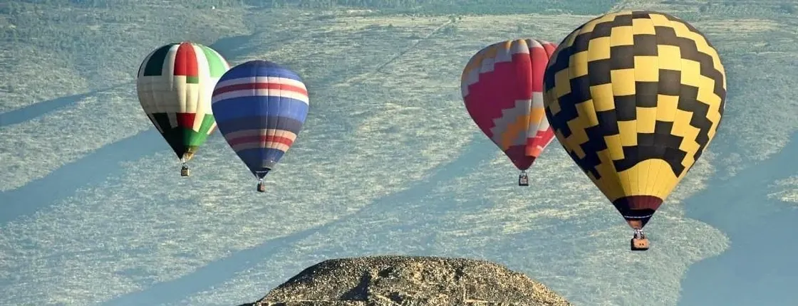 Teotihuacan pyramids private tour and hot-air balloon ride