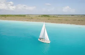 Tour en Velero por la Laguna de los 7 Colores