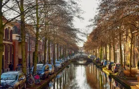 Self-guided Discovery Walk in Delft secret alleys and blue ceramics