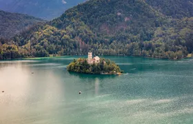 Summer tour of Slovenia’s Lake Bled with castle and boat ride