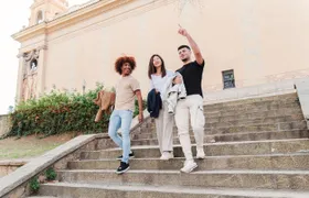 2-hour walking guided tour in Vevey