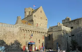 In the wake of the corsair, outdoor city game in Saint Malo
