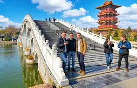 Guided tour through Kaifeng's historical landmarks