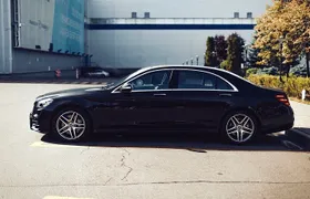 Private Transfer: Paris City to Paris Disneyland by Business Car