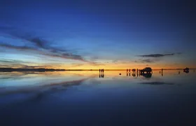 Full-Day Salt Flat Adventure at Salar de Uyuni with Sunset Viewing