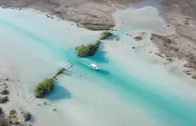 Tour en barco por Bacalar y visita a Cenotes