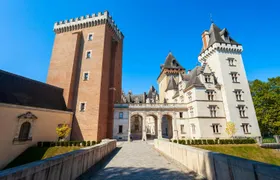 Pau 2-hour introductory walking tour with a local