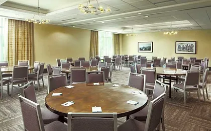 Hampton Inn & Suites Teaneck Glenpointe