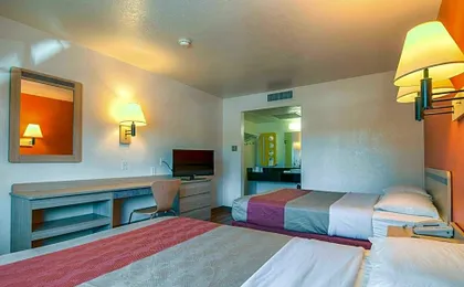 Motel 6-Pomona, CA - Los Angeles