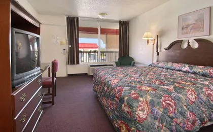 Super 8 by Wyndham Oklahoma Fairgrounds